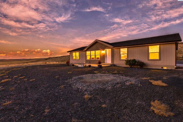 Property Photo:  69003 E 1820 Pr SE  WA 99346 