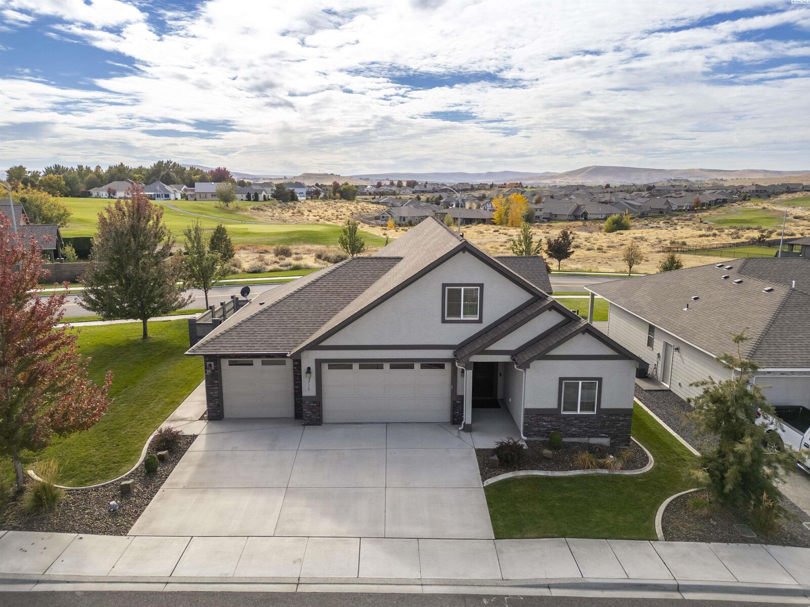 Property Photo:  2713 Torrey Pines Way  WA 99354 