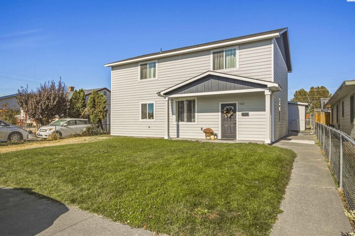 Property Photo:  915 W Opal Street  WA 99301 
