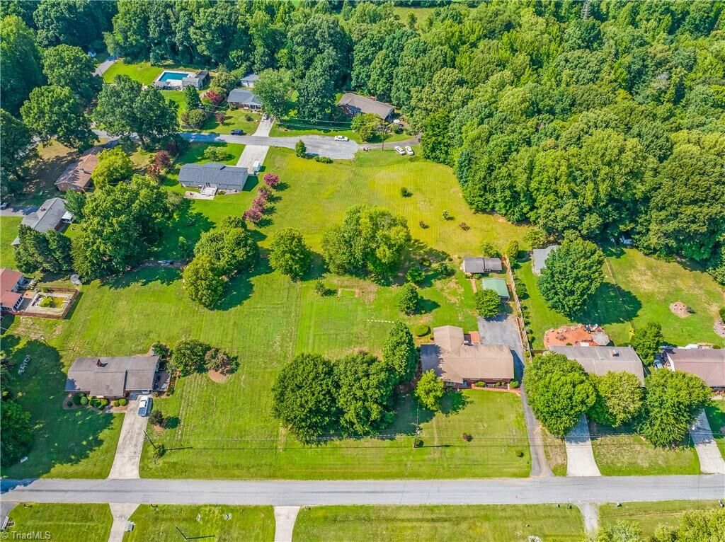 Property Photo:  141 Pinelawn Drive  NC 27284 