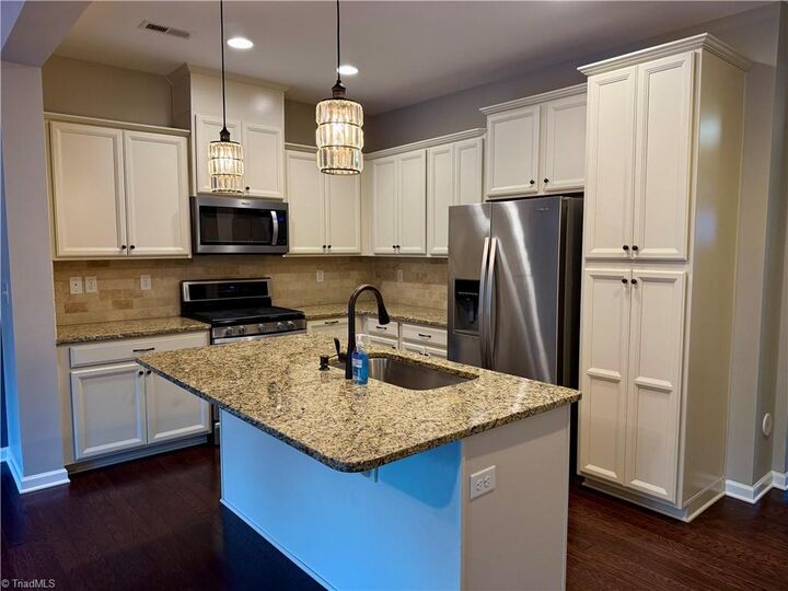 Property Photo:  9441 Glenburn Lane  NC 28278 