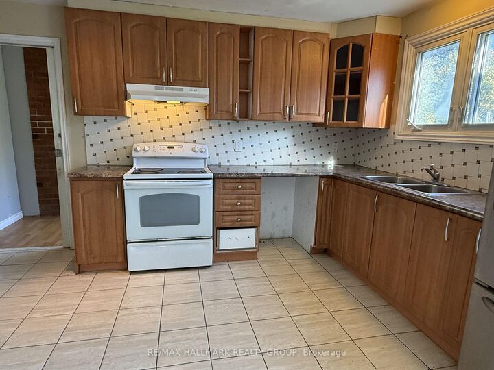 Property Photo:  930 Cahill Drive W  ON K1V 9B5 