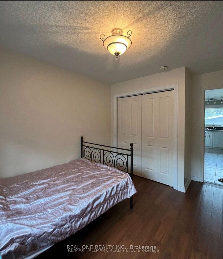 Property Photo:  84 Riverglen Drive  ON L4P 2R1 