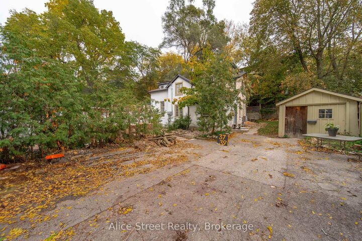 Property Photo:  39 Arthur Street N  ON N1E 4T7 