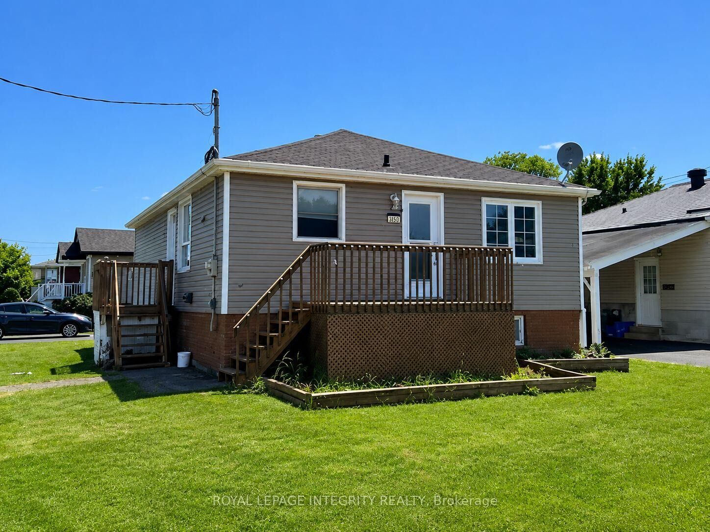 Property Photo:  607 12th Street E  ON K6H 3B2 