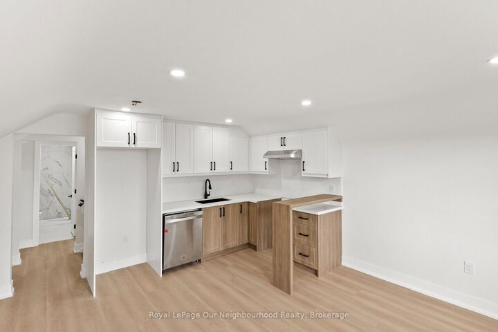 Property Photo:  513 Parkhill Road W C  ON K9H 3J4 