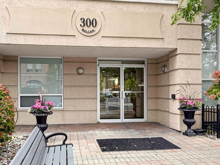 Property Photo: 300 Balliol Street 401 ON M4S 3G6