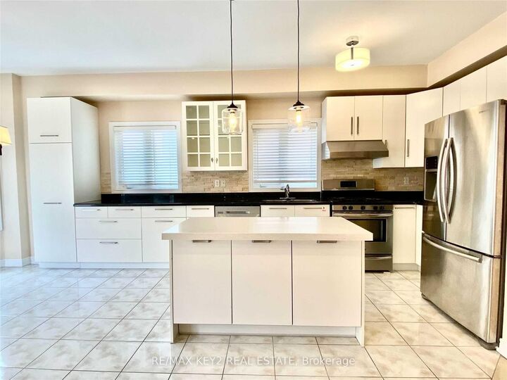 Property Photo:  5 Navarre Street  ON L4B 4H3 
