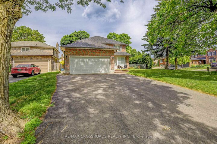 Property Photo:  2 Viceregal Court Bsmt  ON L1N 6R2 