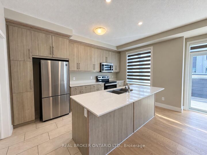 Property Photo:  177 Edgevalley Road 184  ON N5V 0C5 