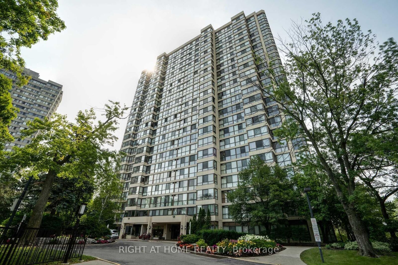 Property Photo:  133 Torresdale Avenue 1601  ON M2R 3T2 