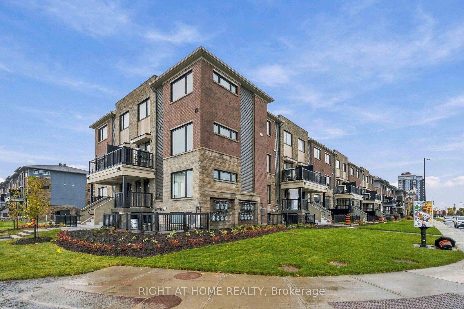 Property Photo:  201 Glenroy Gilbert Drive  ON K2J 5G3 