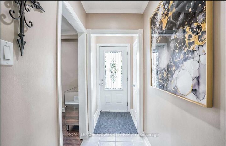 Property Photo:  8 McCulla Avenue Upper Level  ON L6V 1L7 