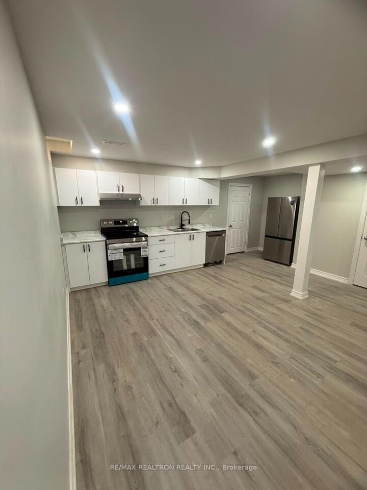 Property Photo:  95 Tulip Street  ON L4P 1C6 