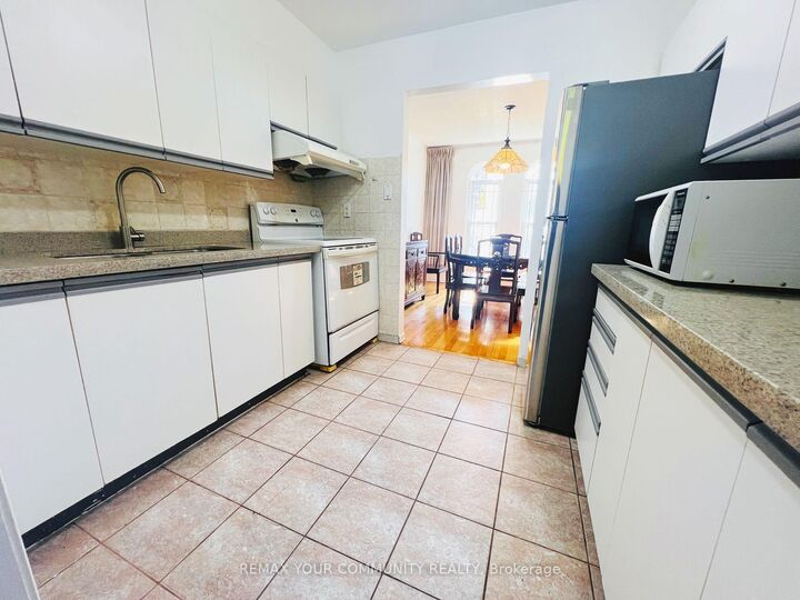 Property Photo:  71 Cass Avenue 24  ON M1T 3P8 