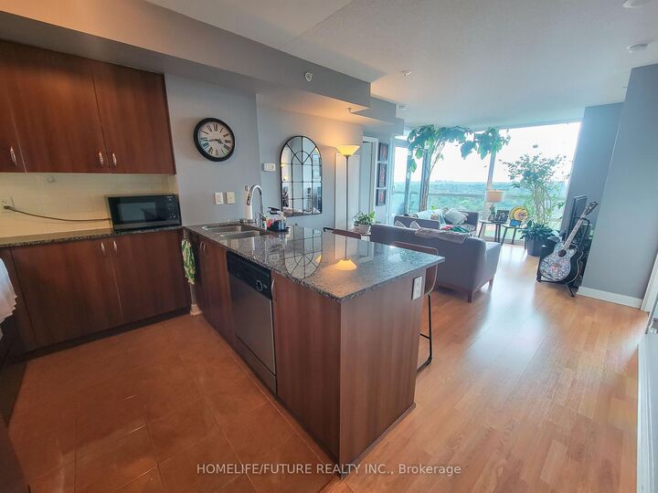 Property Photo:  5740 Yonge Street 1402  ON M2M 0B1 