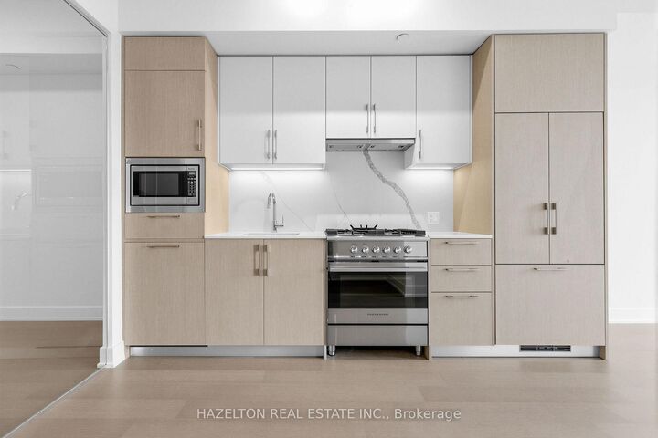 Property Photo:  8 Manor Road W 705  ON M4S 0E6 
