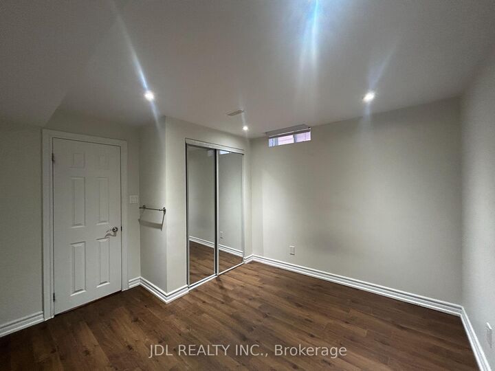 Property Photo:  36 Bendamere Cres Crescent Two Bedrooms Bsmt  ON L3P 6Y1 