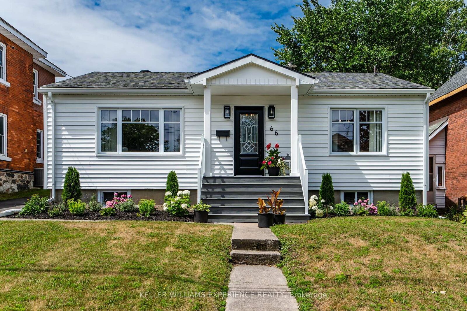 Property Photo:  66 Fifth Street  ON L4R 3V3 