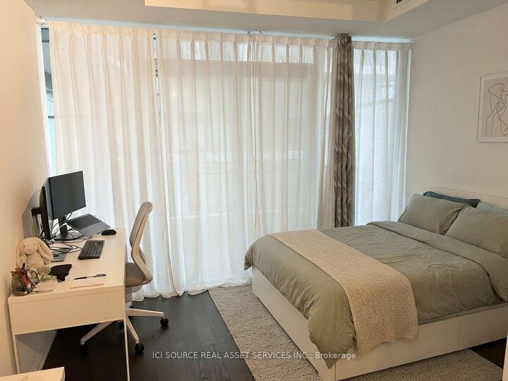 Property Photo: 8 Hillsdale Avenue E 1238 ON M4S 0B2