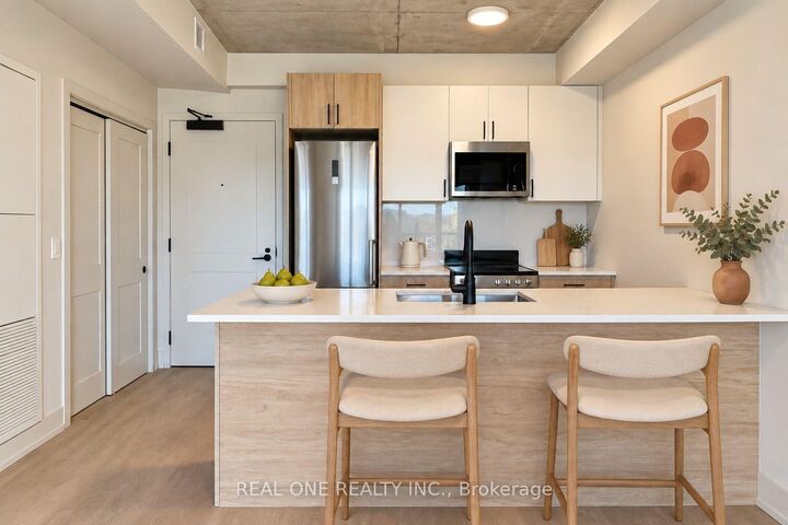 Photo de la propriété:  810 King Street W 409  ON L8S 0A7 