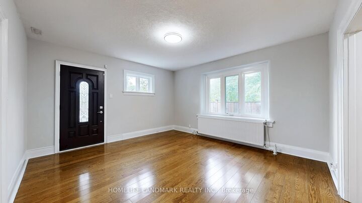 Property Photo:  107 Lawrence Crescent  ON M4N 1N5 