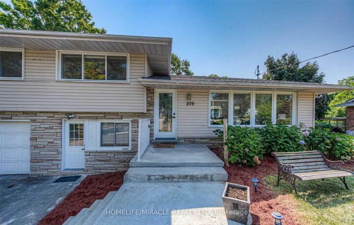 Property Photo:  209 Greenbrook Drive Lower  ON N2M 4J9 