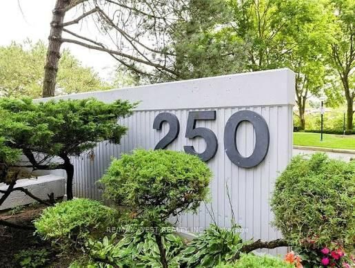 Property Photo:  250 Scarlett Road 802  ON M6N 4X5 
