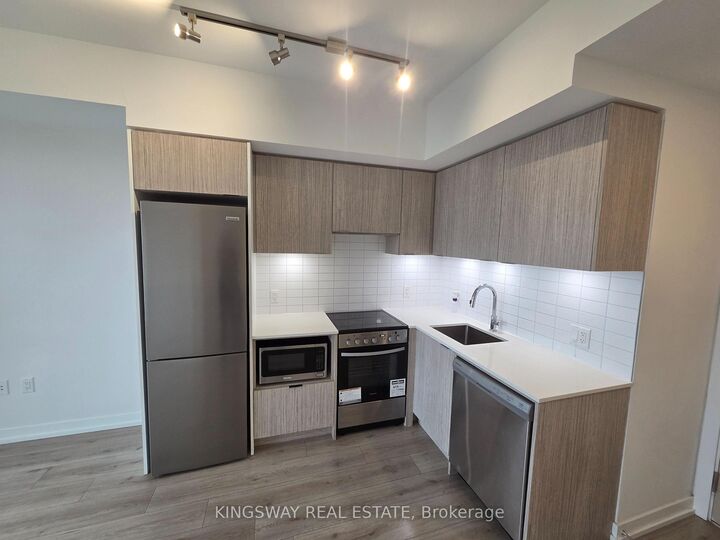 Property Photo:  395 Bloor Street E 5109  ON M4W 0B4 