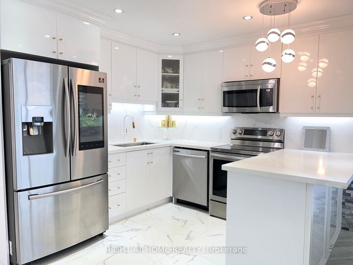 Property Photo:  75 Graydon Hall Drive 1608  ON M3A 3M5 