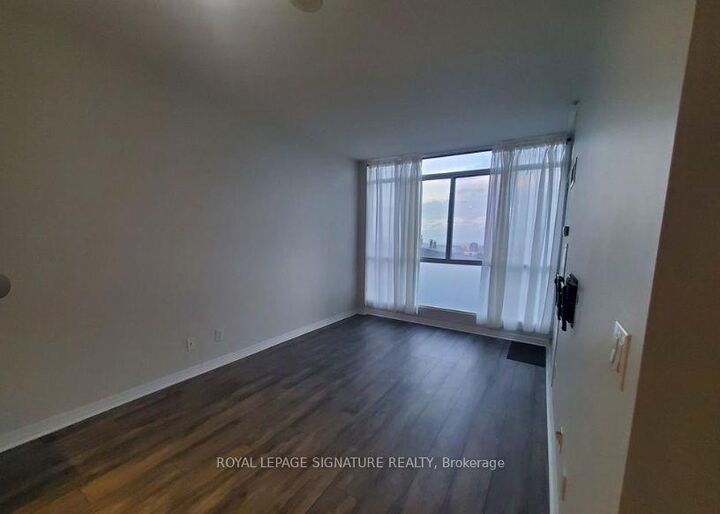Property Photo:  225 Webb Drive 1709  ON L5B 4P2 