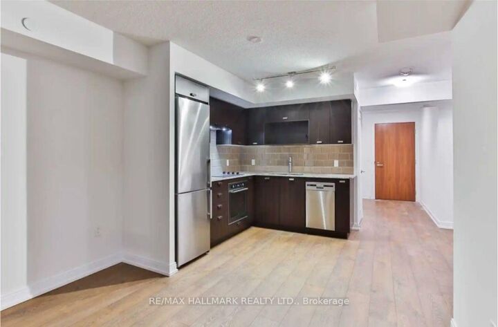 Property Photo:  275 Village Green Square 1825  ON M1S 0L7 
