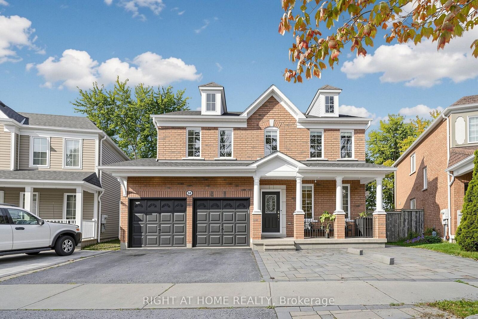 Property Photo:  14 Grainger Crescent  ON L1T 4Y9 