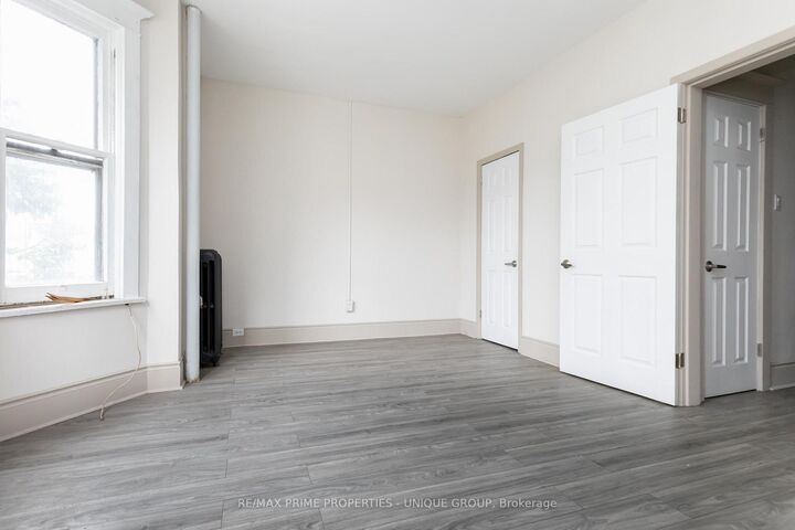 Property Photo:  688 Bloor Street W 2  ON N8X 1A7 