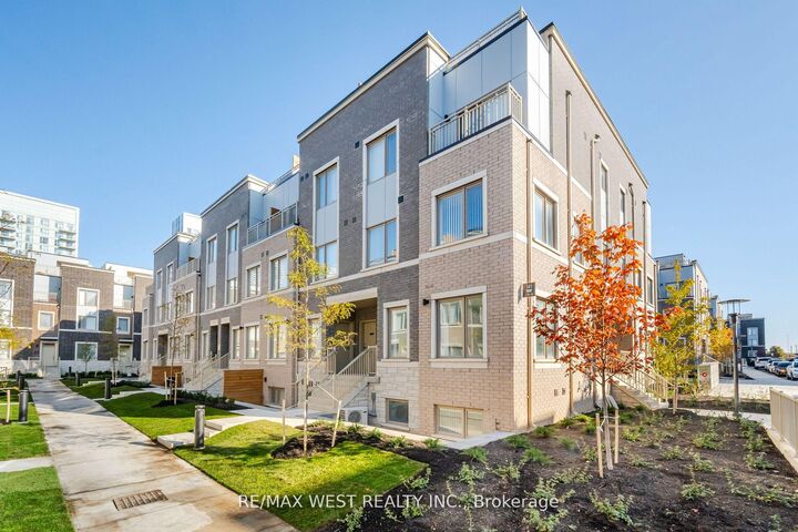 Property Photo:  141 Honeycrisp Crescent 195  ON L4K 5Z8 