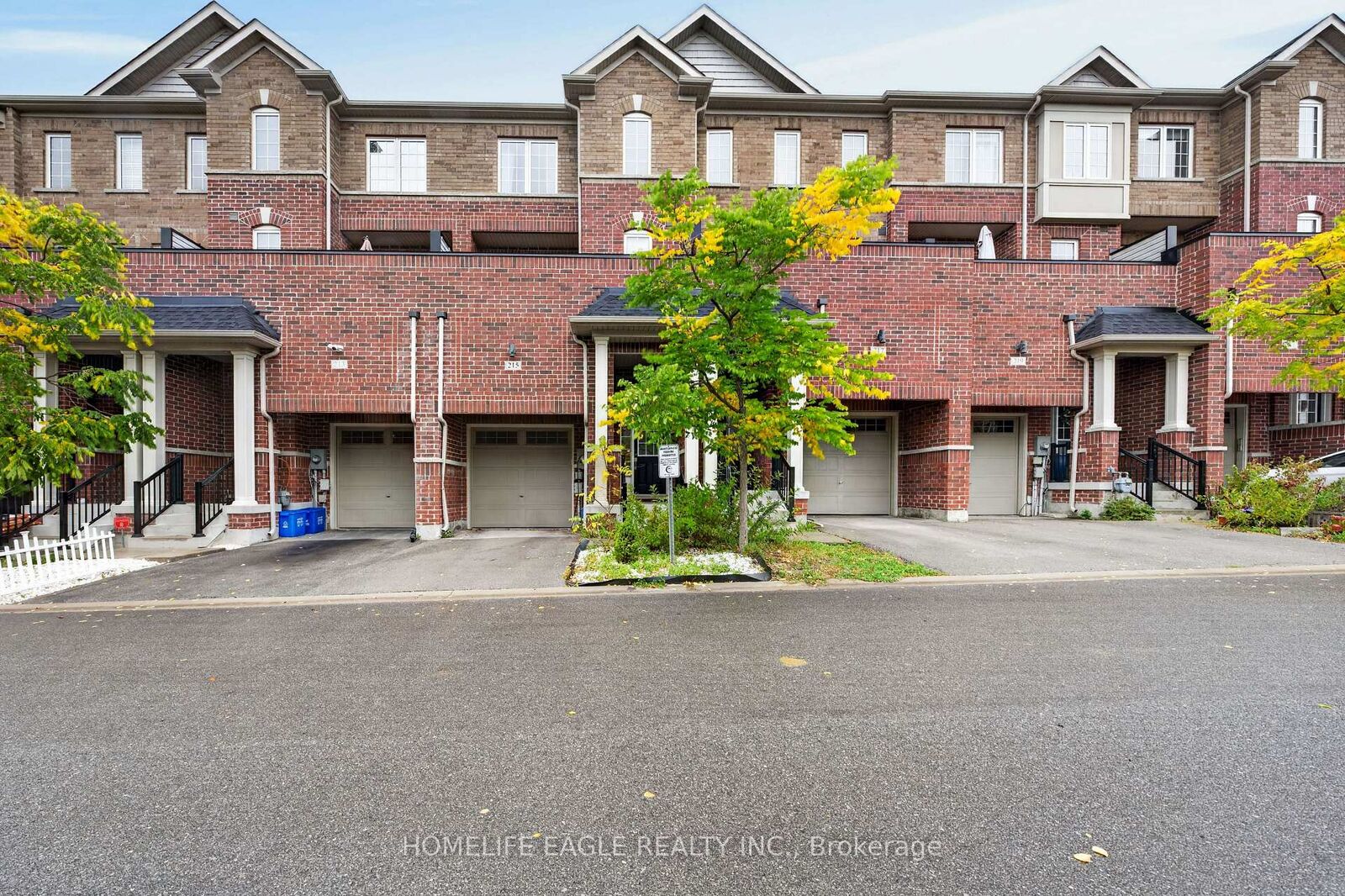 Property Photo:  215 Harding Park Street  ON L3Y 0E3 