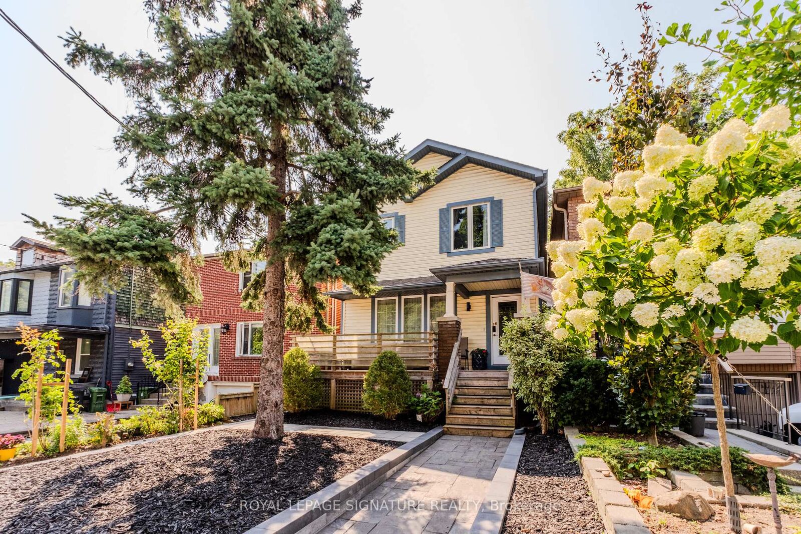 Property Photo:  15 Battenberg Avenue  ON M4L 1J7 