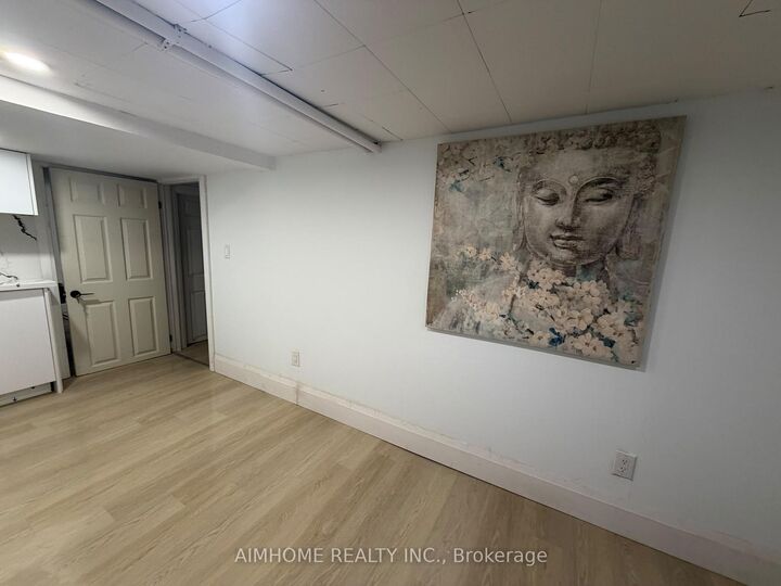 Property Photo:  26 Patricia Avenue Lower-2  ON M2M 1H8 