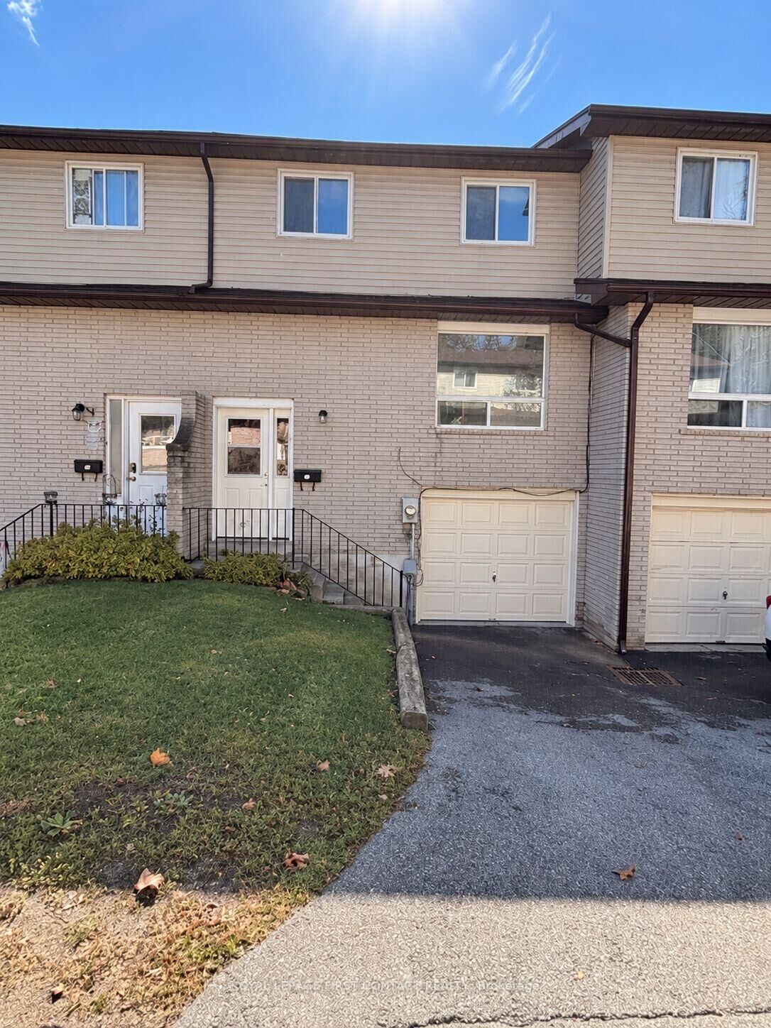 Property Photo:  1095 Mississaga Street W 78  ON L3V 6W7 