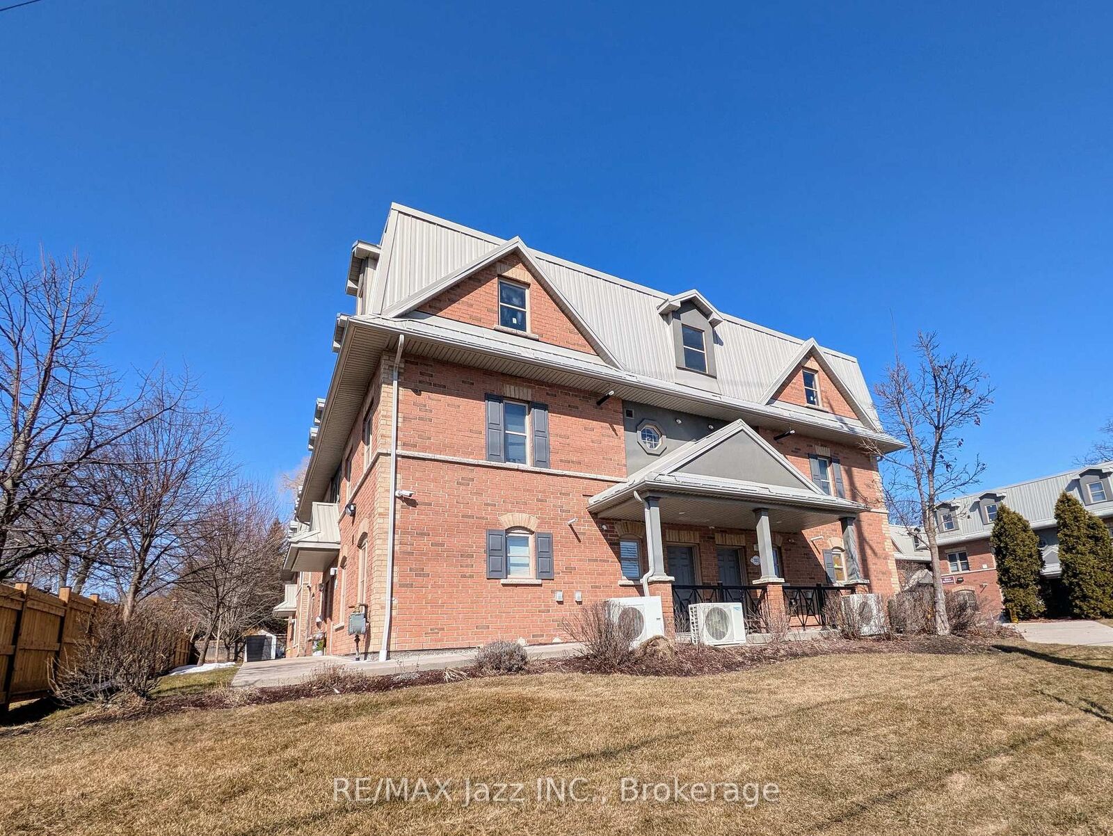 Property Photo:  760 King Street E 203  ON L1H 1G9 