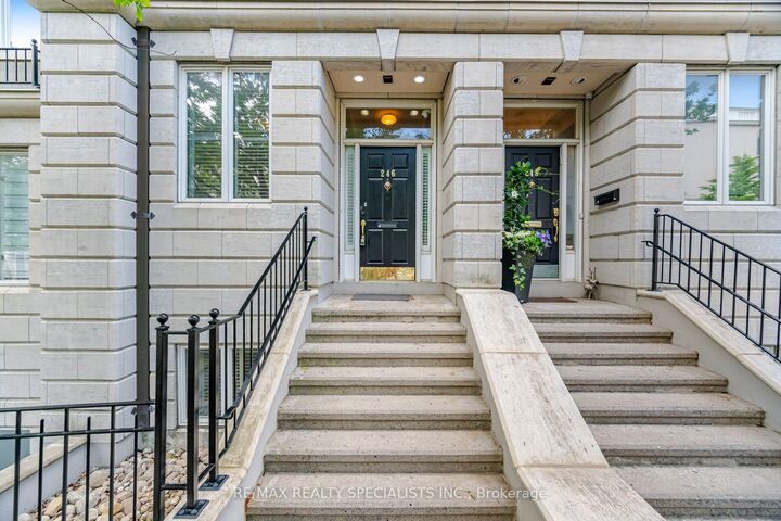 Property Photo:  246 Walmer Road  ON M5R 3R7 