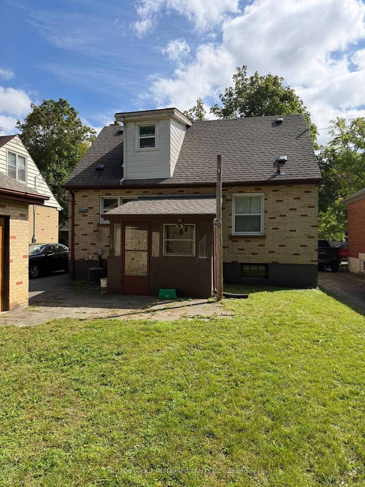 Property Photo:  220 Bernard Avenue  ON N6A 2M8 