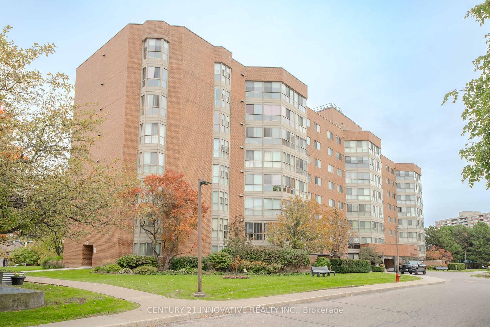 Property Photo: 5 Weldrick Road W 511 ON L4C 8S9