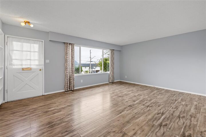 Property Photo:  555 Weber St  BC V9R 5P9 