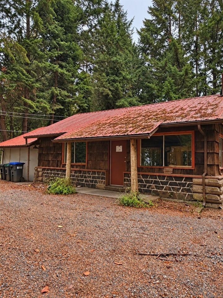 Property Photo:  375 Decourcy Dr  BC V0R 1X1 