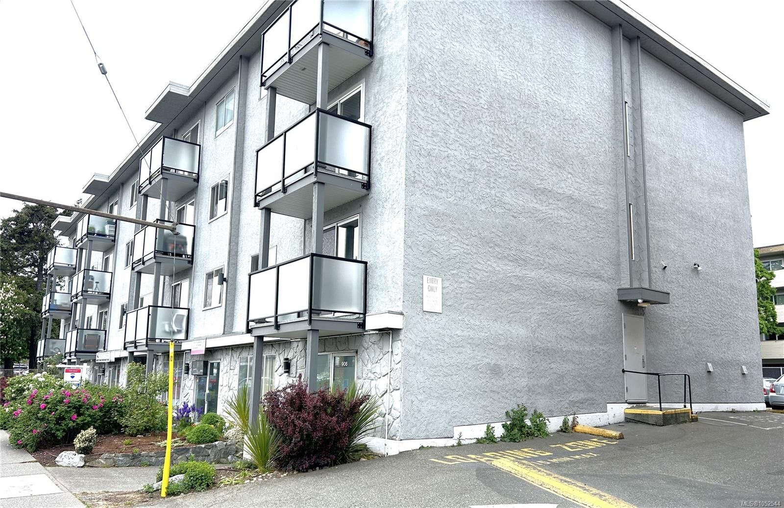 Property Photo:  904 Hillside Ave #304  BC V8T 1Z8 