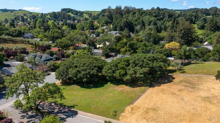 Property Photo:  156 Grant Court  CA 94952 