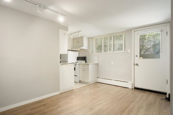Property Photo:  1445 W 11th Avenue 10  BC V6H 1K9 