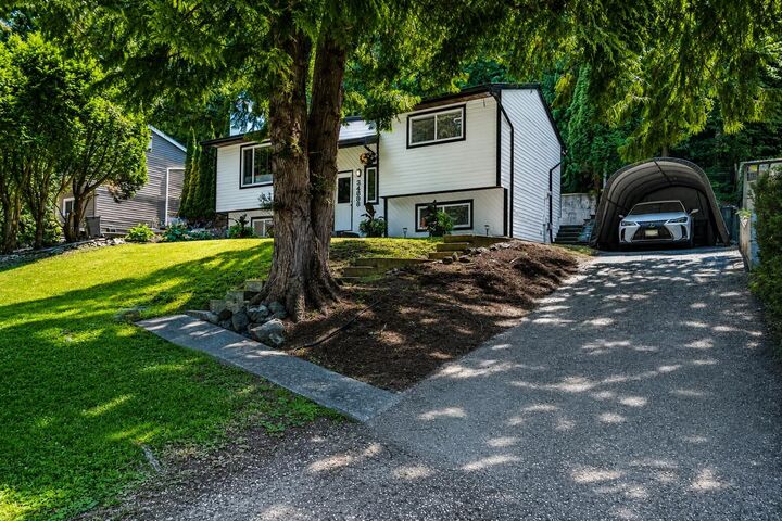 Photo de la propriété:  34898 Laburnum Avenue  BC V2S 5J4 