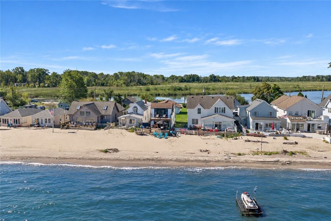 Property Photo: 1140 Edgemere Drive NY 14612